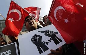 Libertação “imediata” de ativistas detidos na Turquia exigida pela Amnistia