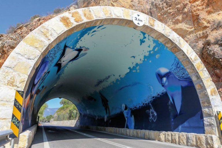 A arte urbana nos túneis da Arrábida dá fotos incríveis para o Instagram