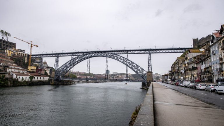 Infraestruturas de Portugal prepara novo concurso para Ponte Luiz I devido a elevado valor das propostas