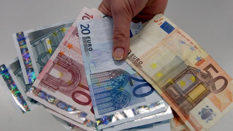 Salário médio bruto subiu 2,7% para 1.276 euros em 2019 , divulgou o INE