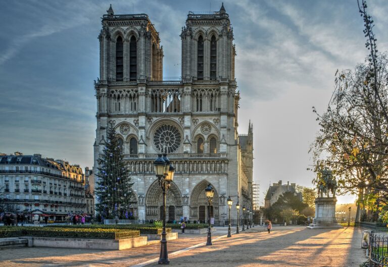 Notre Dame reabre para exposição especial
