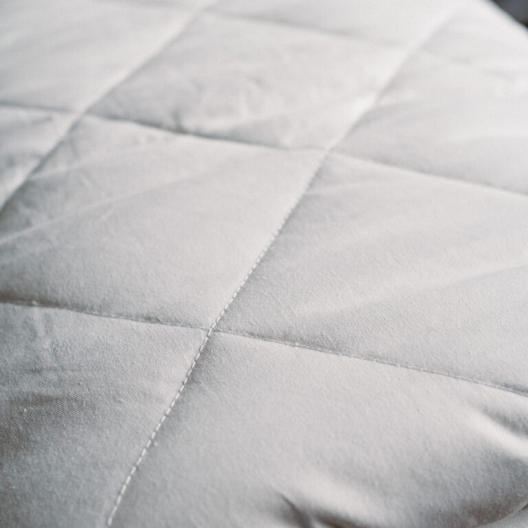Fábrica de têxteis em Guimarães é a primeira da Europa a produzir cobertor inovador