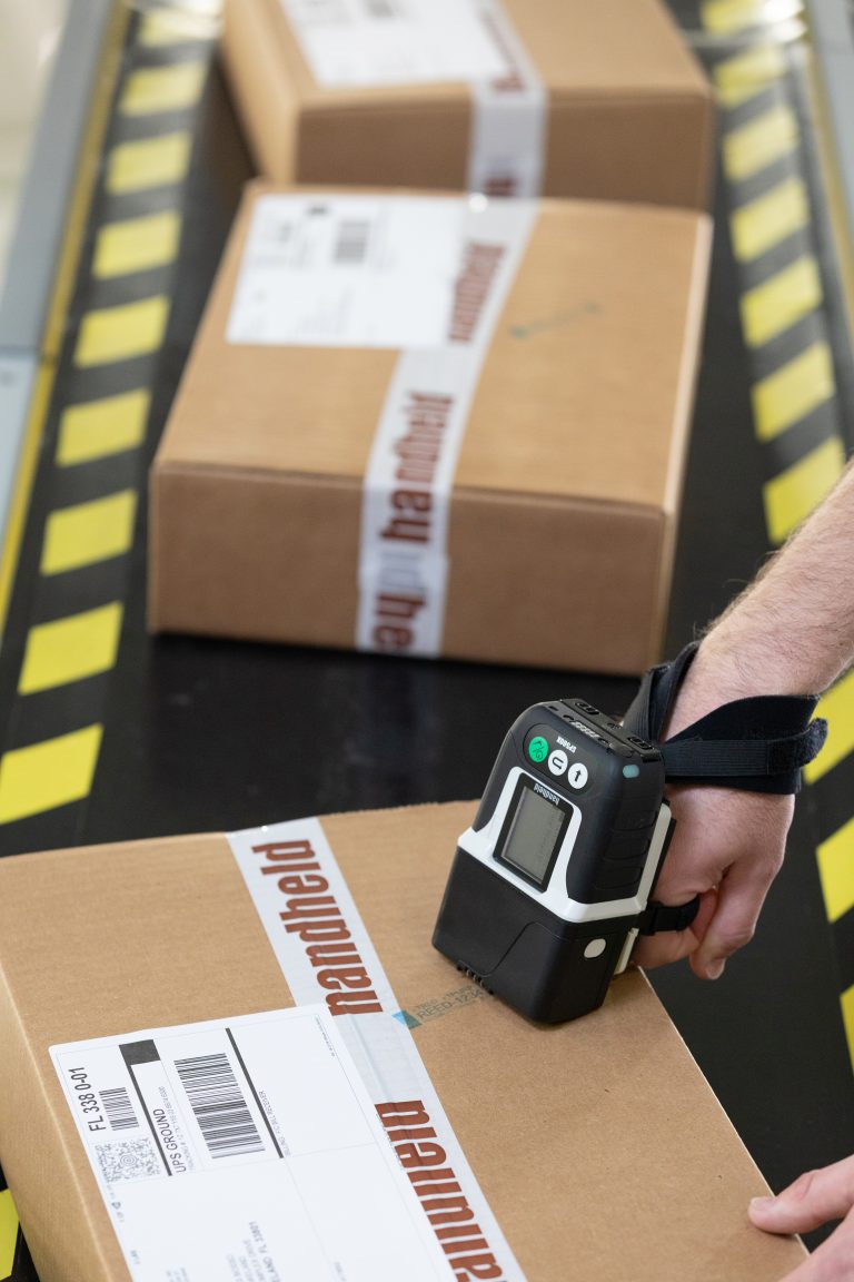 Handheld atende a pedido recorde para empresa líder mundial de entrega de encomendas